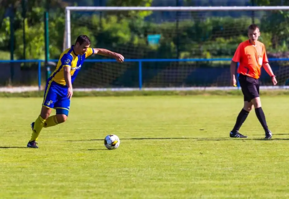 TJ Slovan Hradištko : Povltavská fotbalová akademie C 4:2 (2:2)