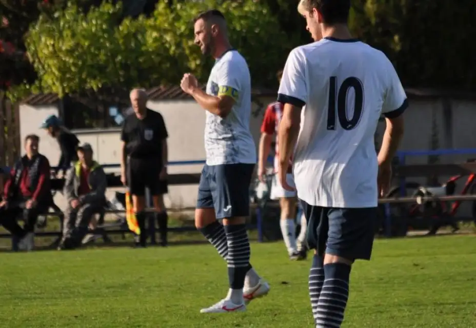 Sk Kazín : TJ Slovan Hradištko 3:1 (1:1)