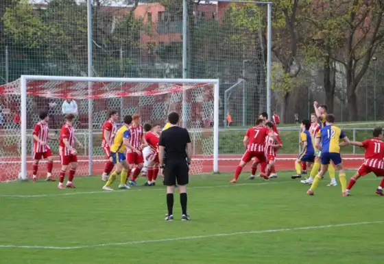 SK Roztoky : TJ Slovan Hradištko 3:1 (2:1)