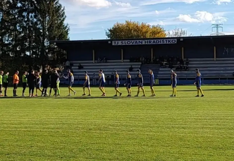 TJ Slovan Hradištko : Sokol Zlatníky  4:1 (0:1)